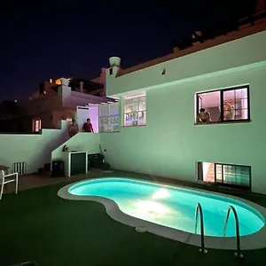 https://long-beach-surf-house.in-canary-islands.com
